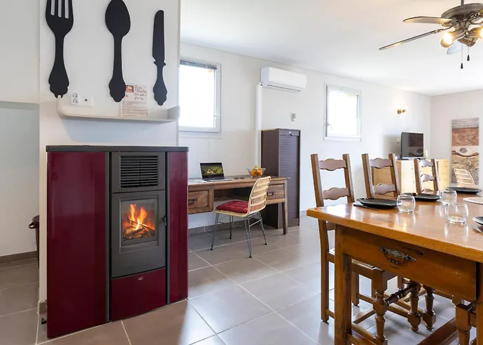 Two-villa Estate With Pool & Valley Views 别墅 *