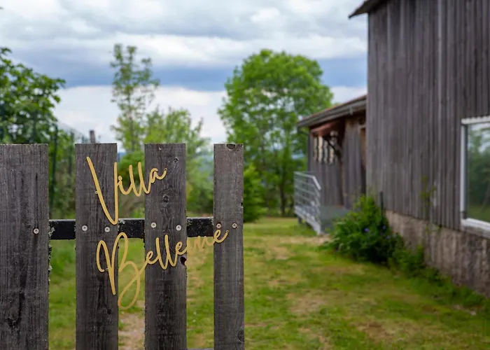 Two-villa Estate With Pool & Valley Views 别墅