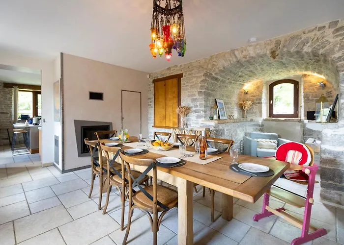 Two-villa Estate With Pool & Valley Views 别墅 *