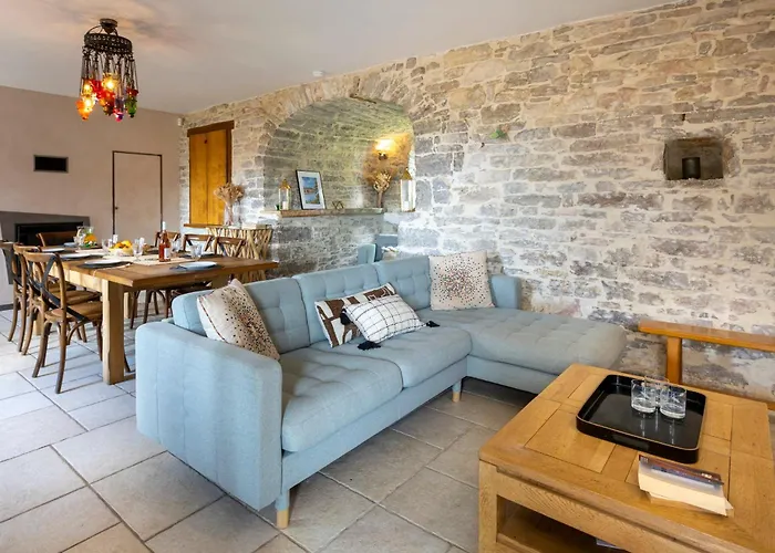 Two-villa Estate With Pool & Valley Views 别墅 *